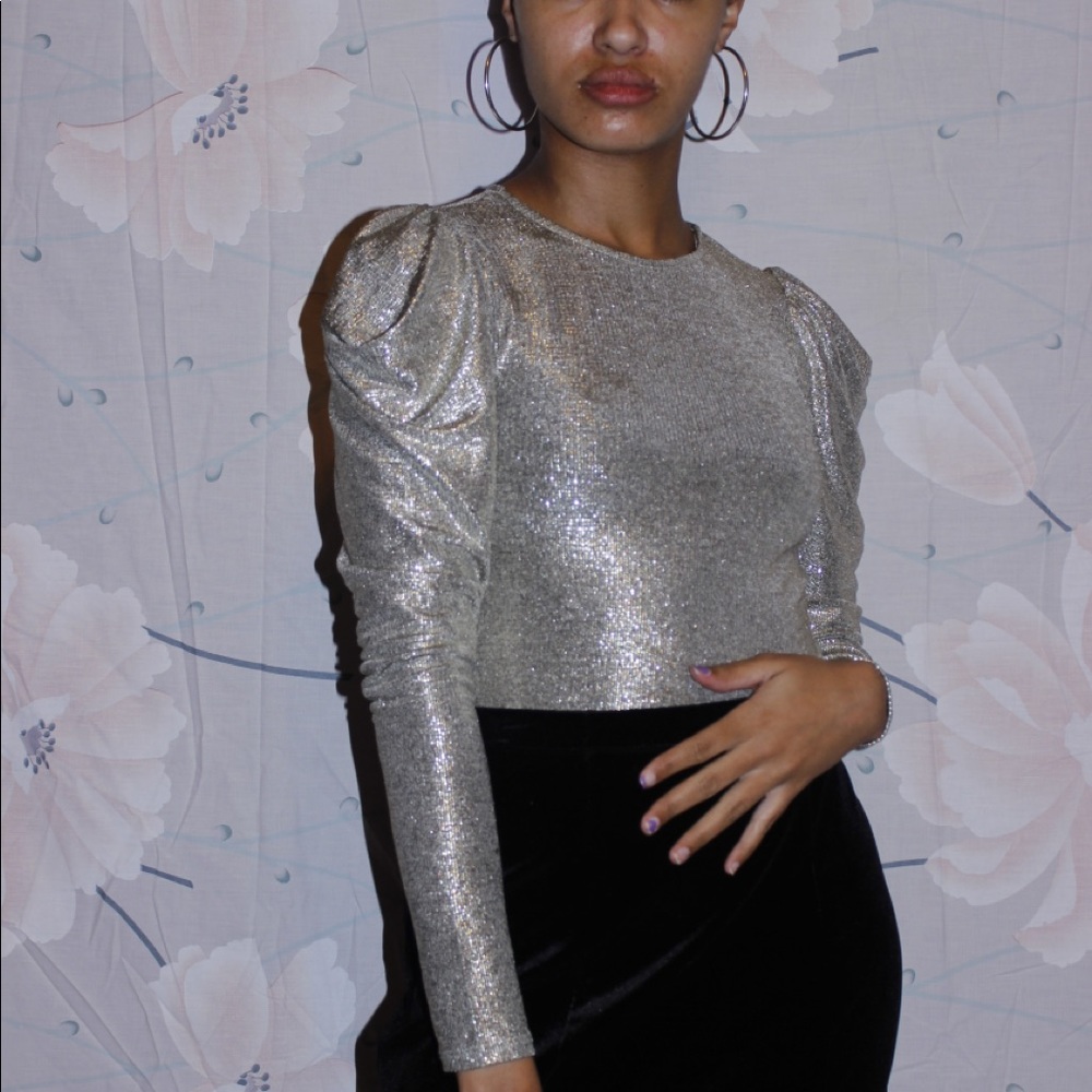 Silver ruched shoulders cropped top
